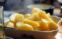 Cette méthode est la seule qui puisse vous permettre de cuire des pommes de terre en 3 minutes top chrono