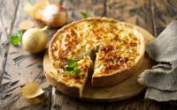 “Très très bon et facile” : cette recette de tarte à l’oignon et ciboulette est à tester absolument !