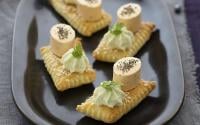 Feuilleté au sésame, chantilly wasabi et Apérivrais Saumon