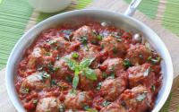 Boulettes de viande moelleuses à la sauce tomate
