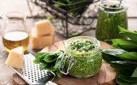 Cette recette de pesto à l’ail des ours va donner du peps à vos pâtes