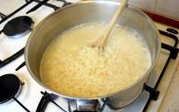 80% des gens font ces erreurs en cuisant le riz