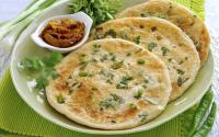 Pains indiens paratha aux épinards et épices