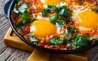 L’œuf cassé aux légumes : la recette parfaite de Cyril Lignac pour faire un repas gourmand et rapide