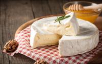Ni feta, ni mozza : cette recette de brie fouetté aux pêches et miel va devenir votre nouveau chouchou de l’apéro d’été