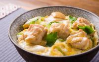 Connaissez-vous l’oyako donburi, cette omelette au poulet japonaise très facile à réaliser ?