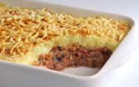 “C’est le plat réconfortant à partager” : Cyril Lignac va vous régaler avec sa recette de hachis parmentier de canard à la crème de parmesan !