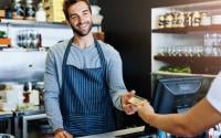 Payez à la caisse ! Un restaurateur explique pourquoi on vous apporte de moins en moins l'addition à table