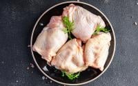 “Une peau dorée et l’intérieur tendre” : le chef Simone Zanoni dévoile sa méthode pour une cuisson du poulet parfaite