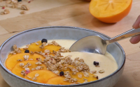 Smoothie bowl au fromage blanc et Kaki Ribera del Xúquer AOP