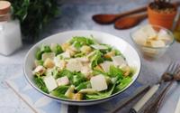 Pour les beaux jours, voici la recette de ce bowl protéiné façon salade césar très facile à refaire chez vous !