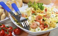 Idéale pour vos repas d’été : cette salade de pâtes aux courgettes et crevettes est l’une des préférées des lecteurs de 750g !
