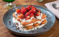 “Sans mascarpone, oui c’est possible” : cette diététicienne partage sa recette tiramisu aux fraises très frais et léger