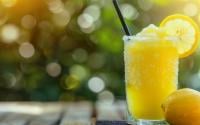 Le cocktail le plus rafraîchissant pour cet été : voici comment faire un frozen limoncello spritz