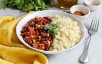 Chili de haricots rouges et couscous en perles