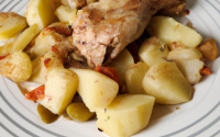 Cuisse de poulet à la provençale et pommes de terre en rosace