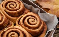 Comment faire des cinnamon roll d'automne avec de la purée de courge ?