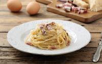 Les pâtes carbonara avec ou sans la crème ?