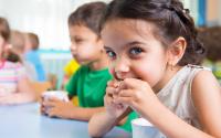 Contrairement à ce que l’on pense, ce fromage pour enfant “a une composition très clean” affirme cette diététicienne !