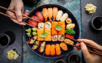 "Il va falloir les éviter": un diététicien dévoile les sushis qu’il vaut mieux ne pas commander au restaurant