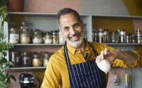 Où en est le projet d’ouverture de sa première adresse parisienne ? Le chef Yotam Ottolenghi se confie