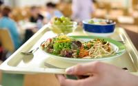 Caen : Quand les lycéens retrouvent des vers dans leur assiette de pâtes à la cantine...