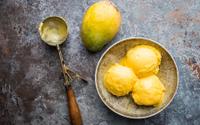 Avec simplement un mixeur, cette glace mangue-coco citron vert est la meilleure pour se rafraichir !