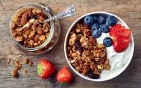 “Je n'ai jamais rien mangé d'aussi bon…” : découvrez notre meilleure recette de granola au chocolat maison d’après nos lecteurs