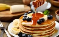 Bananes “moches” : pour les utiliser, voici la recette des pancakes gourmands du chef Simone Zanoni !