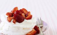 La pavlova : histoire et recette d’un dessert léger comme un tutu