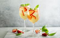 “On peut s’amuser sans alcool” : Laurent Mariotte partage une recette de sangria blanche rafraichissante imaginée par une mixologue