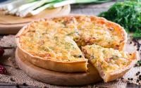 Pâte brisée ou feuilletée : quel est le meilleur choix pour la quiche ?