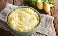 “C’est très simple et c’est vraiment meilleur” : notre chef partage ses secrets pour réaliser une purée maison qui plaira à toute la famille !