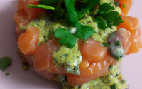 Tartare de saumon à la coriandre et émulsion d'huitres