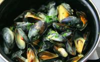 Comment préparer des moules marinières ?