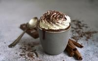 Chocolat Viennois au lait de Coco et chantilly à la fève Tonka