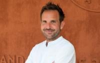 “Super pratique pour vos tartes, entremets, cakes ou tout simplement avec du fromage blanc !” Christophe Michalak partage sa recette de confit aux fruits pour vos desserts !