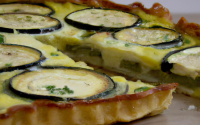 Tarte à la courgette, au chèvre frais et à la moutarde