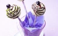 Cake pops aux myrtilles sauvages