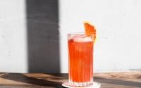 Garibaldi : quel est ce cocktail italien avec seulement deux ingrédients, parfait pour remplacer l’Aperol Spritz cet été ?