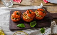 Tomates farcies au quinoa et aux herbes, frittata de courgettes au four, salade de pommes de terre primeur … Votre menu healthy de la semaine du 13 au 17 juin par 750green