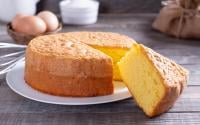 “C’est le gâteau préféré de ma Mercotte” : Cyril Lignac propose sa recette pour réaliser un délicieux gâteau de Savoie !