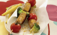 Brochettes de chipolata aux légumes