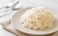 Trop sec ? Voici une astuce pour redonner une texture agréable à votre riz de la veille !