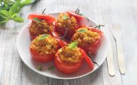 Tomates farcies au quinoa, raisins secs et amandes