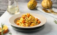 Connaissez vous les pumpkin feta pasta ? Une recette simple et facile pour se régaler avec de la courge !