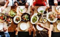 Pour lutter contre la gaspillage, cet ancien candidat de Top Chef ouvre un restaurant où il cuisine avec des restes alimentaires !