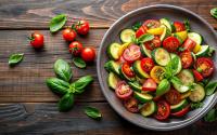 “Voici une idée de salade complète parfaite” : une nutritionniste partage sa recette de salade aux courgettes saine et gourmande !