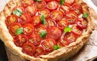 “Du soleil dans chaque bouchée” : le chef Simone Zanoni partage sa délicieuse tarte à la tomate à reproduire sans attendre