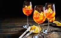 Un expert en mixologie partage ses conseils pour un Aperol Spritz réussi pour les fêtes !